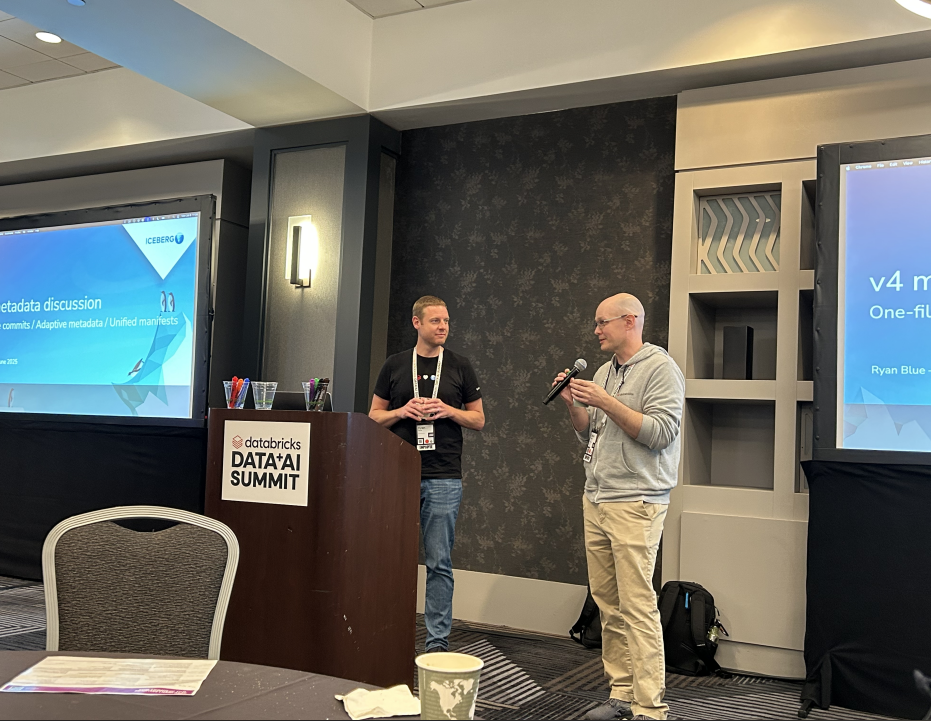 Iceberg 最初的两位作者 Ryan Blue 和 Daniel Weeks 在现场发起 Iceberg V4 元数据演进的讨论